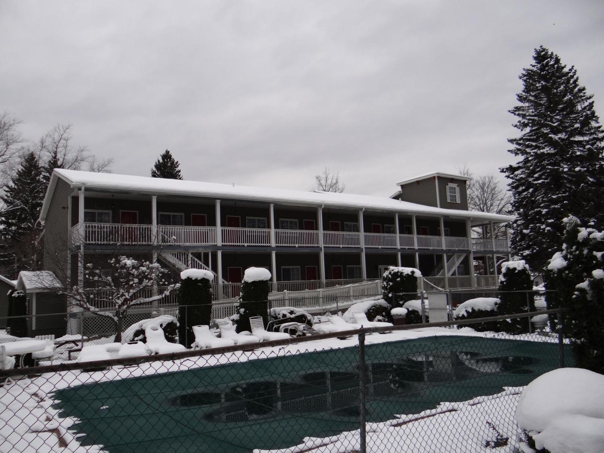 雪绒花滑雪小屋旅馆 埃利科特维尔 外观 照片