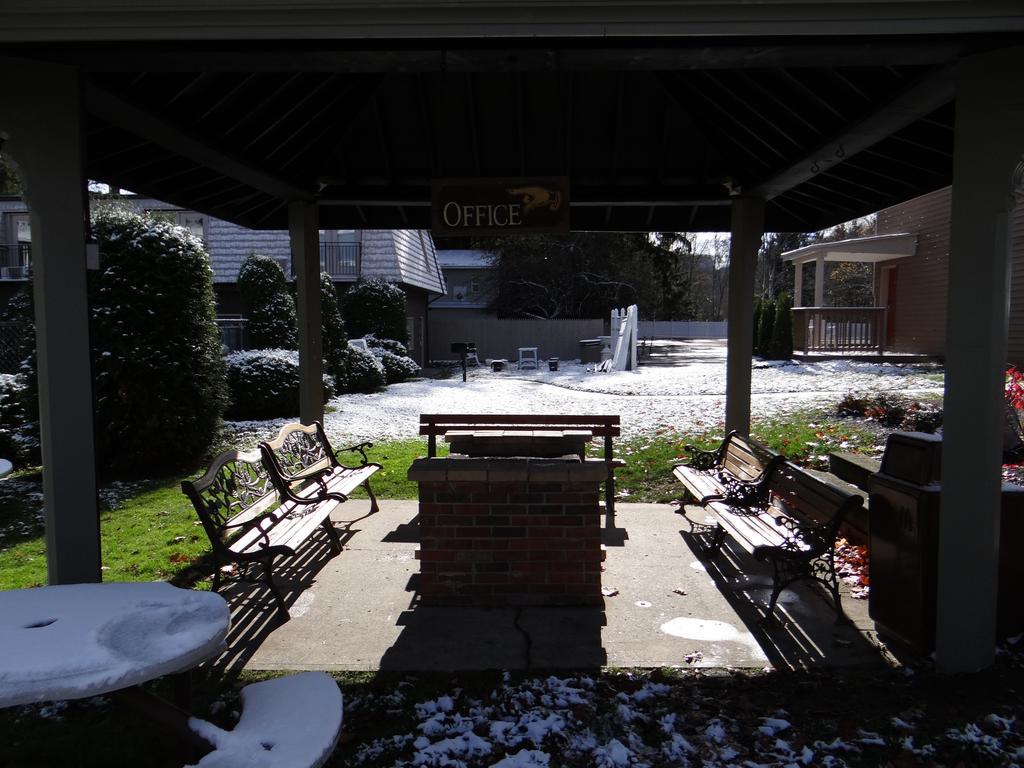 雪绒花滑雪小屋旅馆 埃利科特维尔 外观 照片